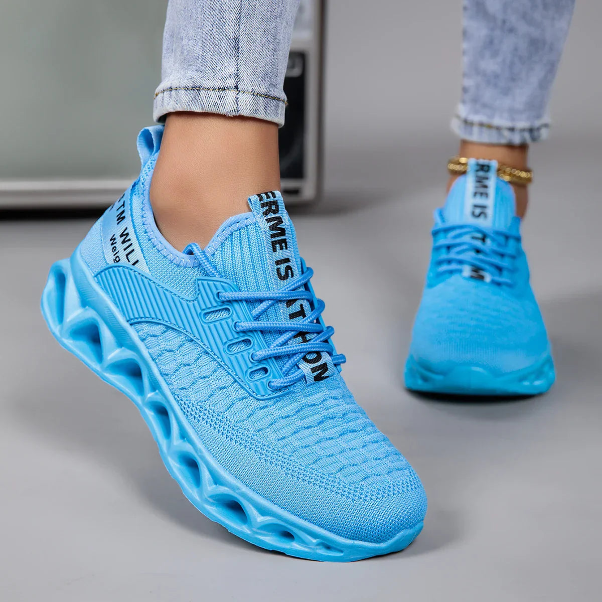 Daisy Women's Mesh Athletic Sneakers 6