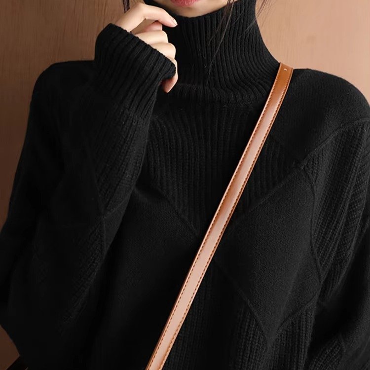 Women's Oversized Wool Turtleneck Sweater