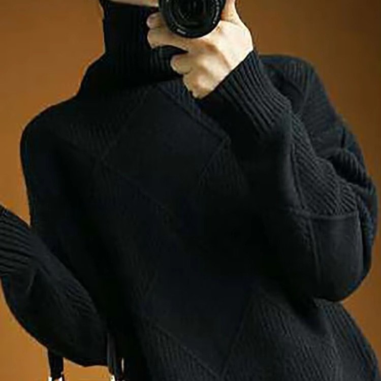 Women's Oversized Wool Turtleneck Sweater - Black