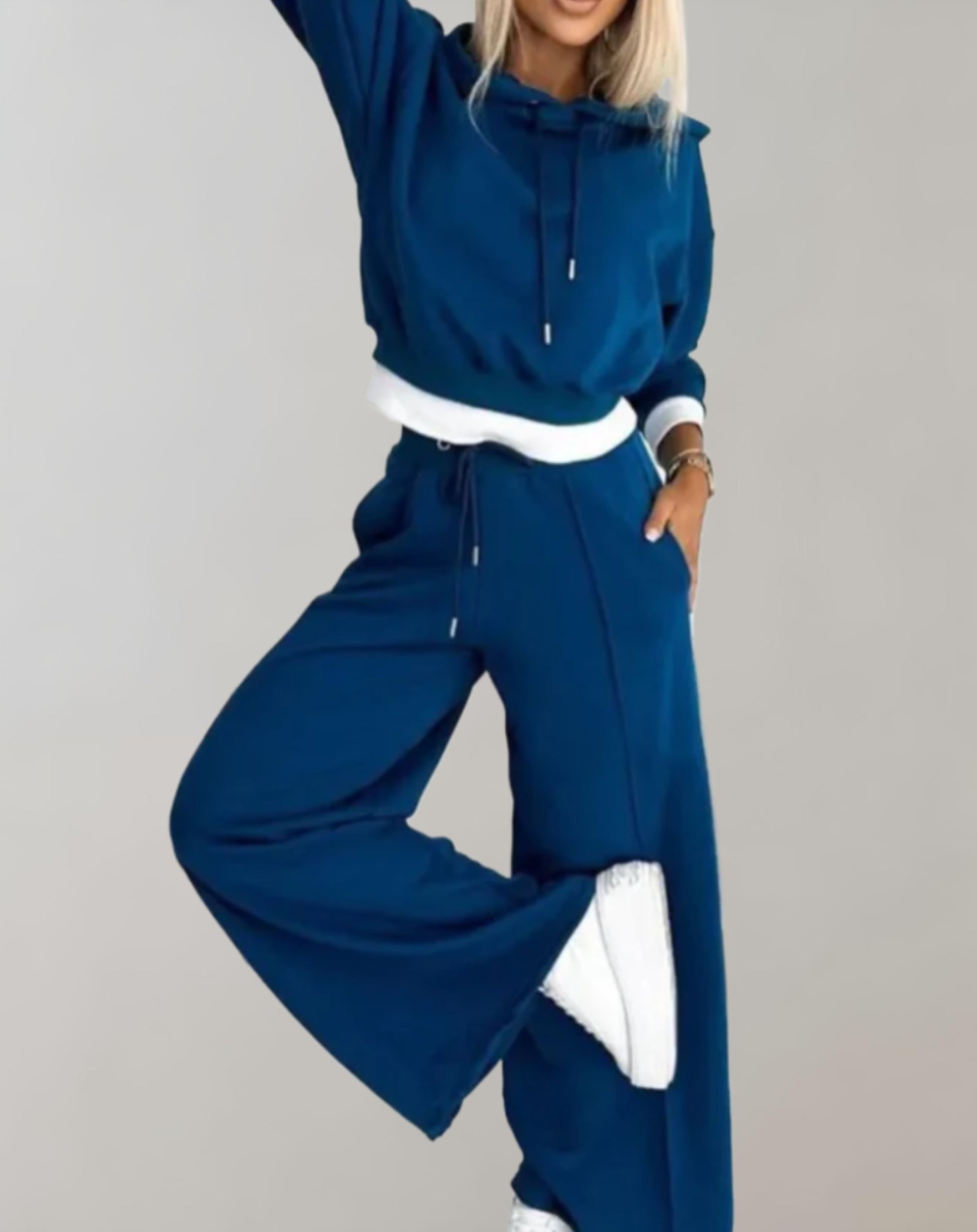 Women’s Tracksuit Two Piece Cropped Hoodie And Wide Leg Trousers Set 4