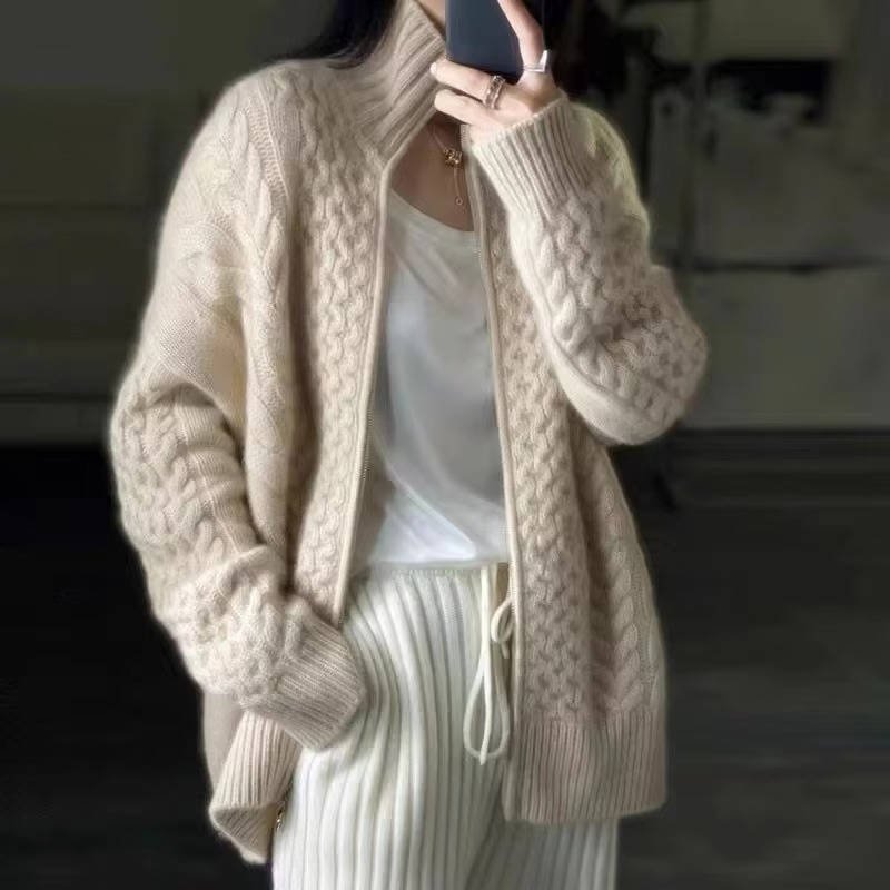 Women's Oversized Wool Cable Knit Cardigan - M