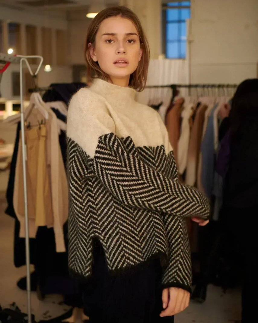 Women's Oversized Herringbone Turtleneck Sweater